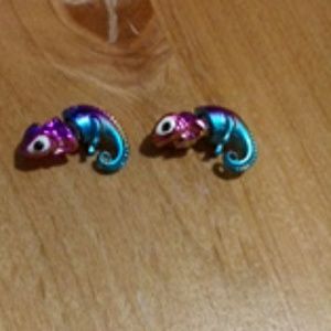 Chameleon through the ear earrings